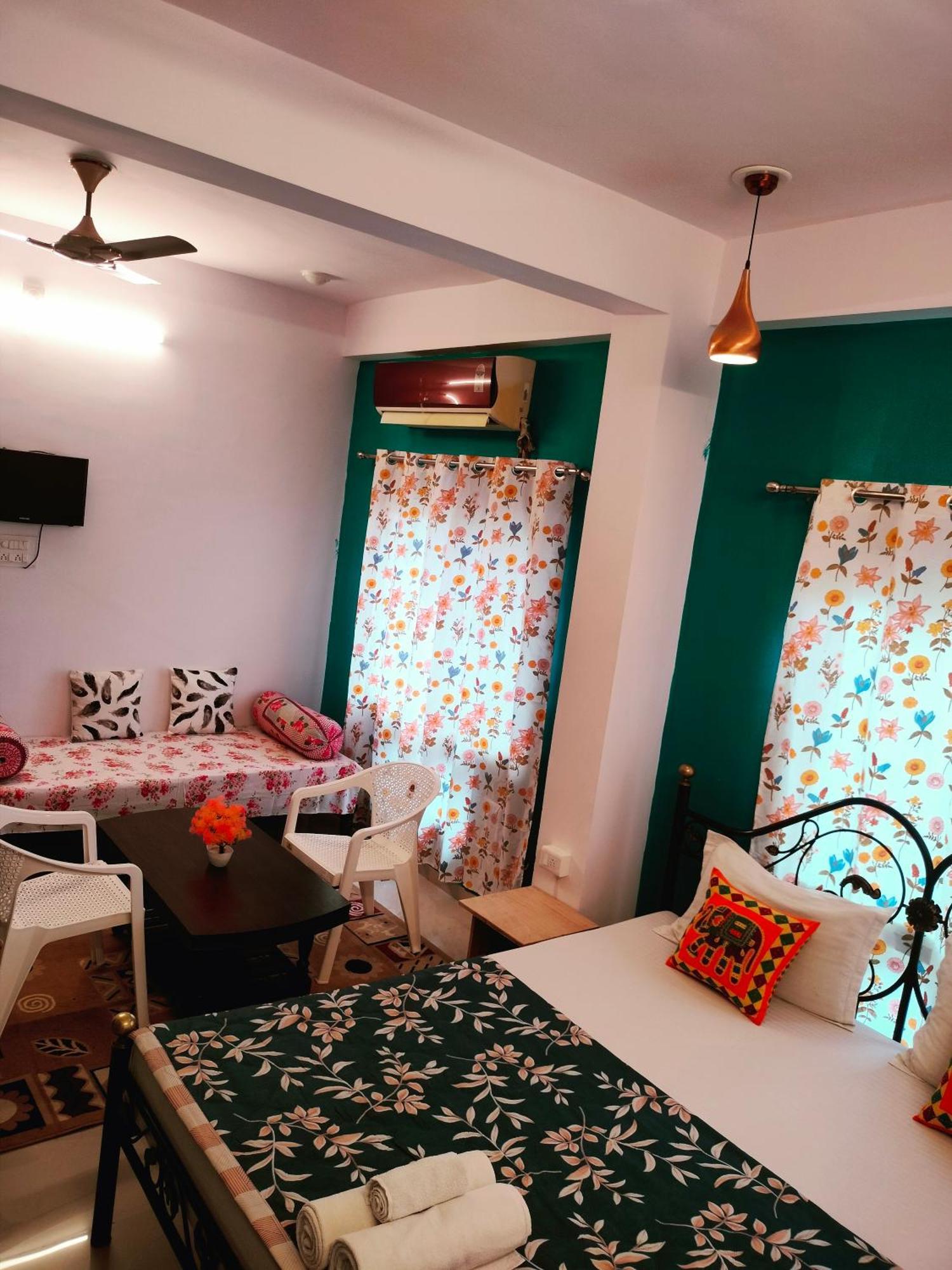 Krishna Stay Guest House Udaipur Szoba fotó